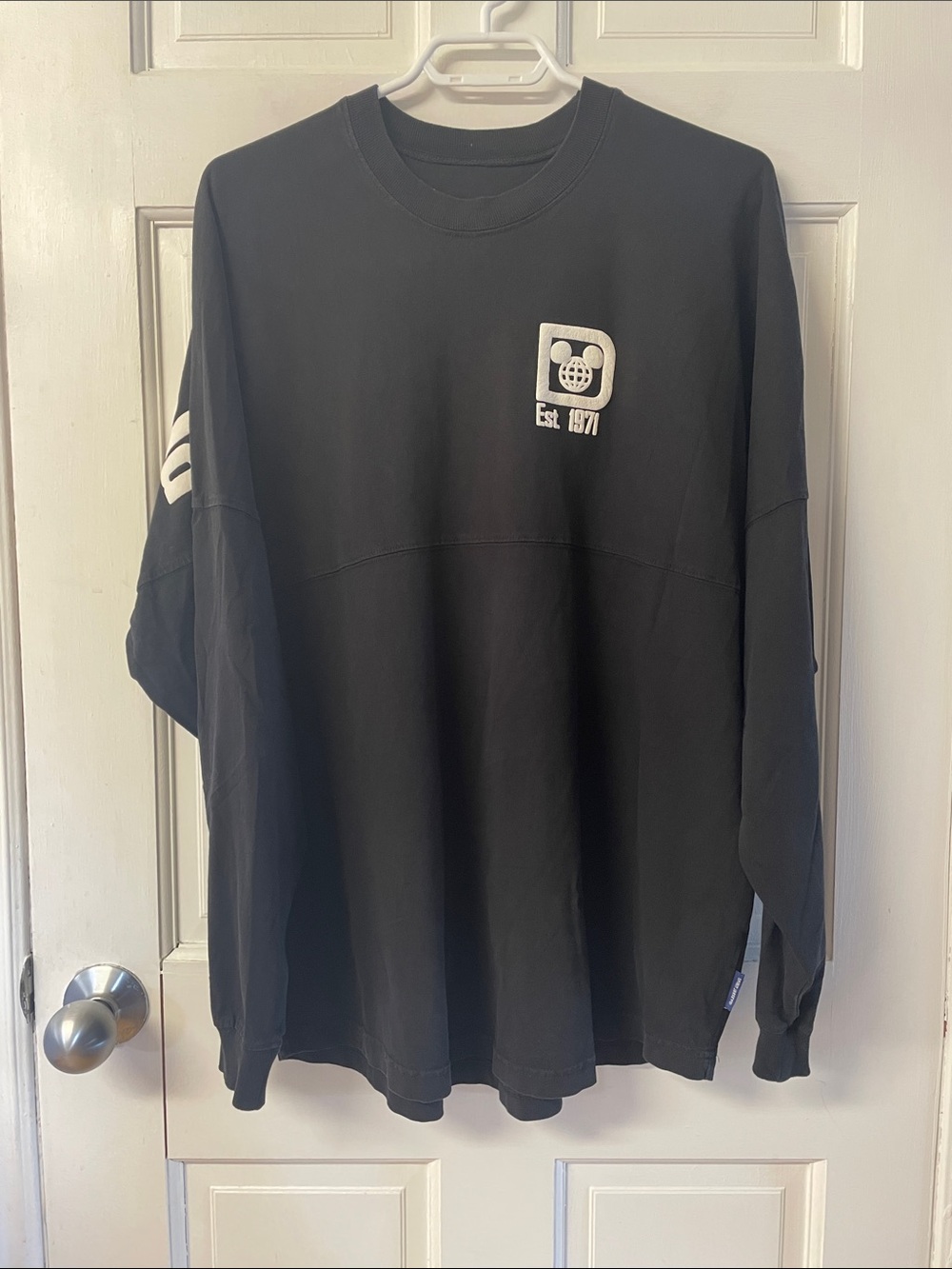 Disney Walt Disney World black and white unisex spirit jersey unisex size M